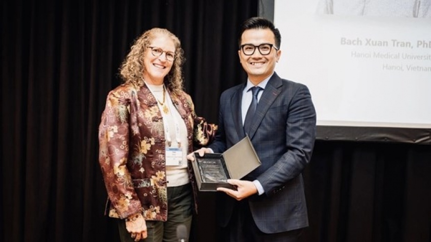First Vietnamese wins ISPOR Research Excellence Award