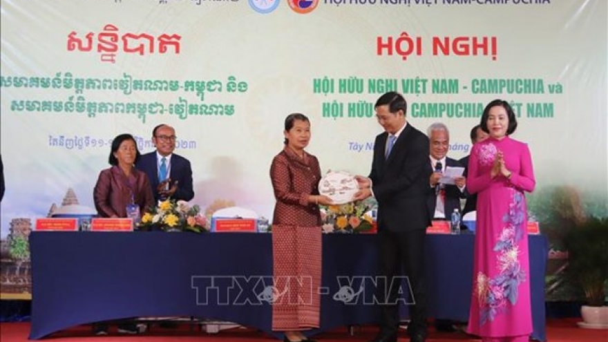 Vietnam, Cambodia promote multi-faceted collaboration