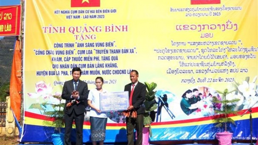 Vietnamese, Lao provinces tighten special solidarity