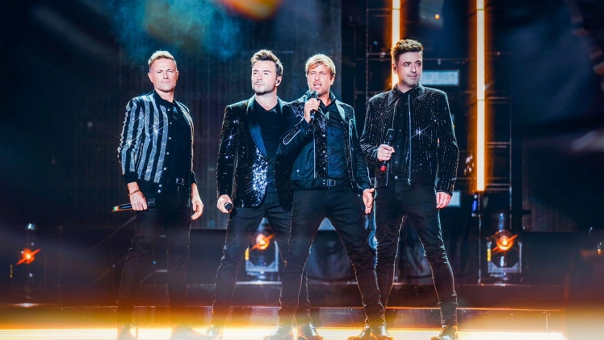 15,000 Vietnamese fans flock to watch Westlife on tour