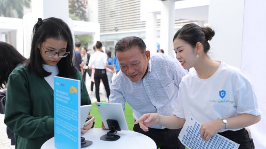 Vietnam and Google hold forum to promote youth role in digital transformation