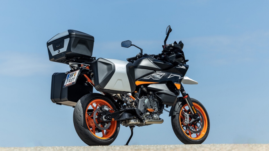 KTM 890 SMT 2024 trình làng với giá dưới 577 triệu đồng