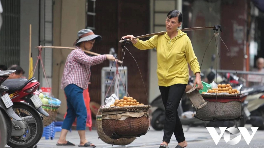 Chợ trên phố...