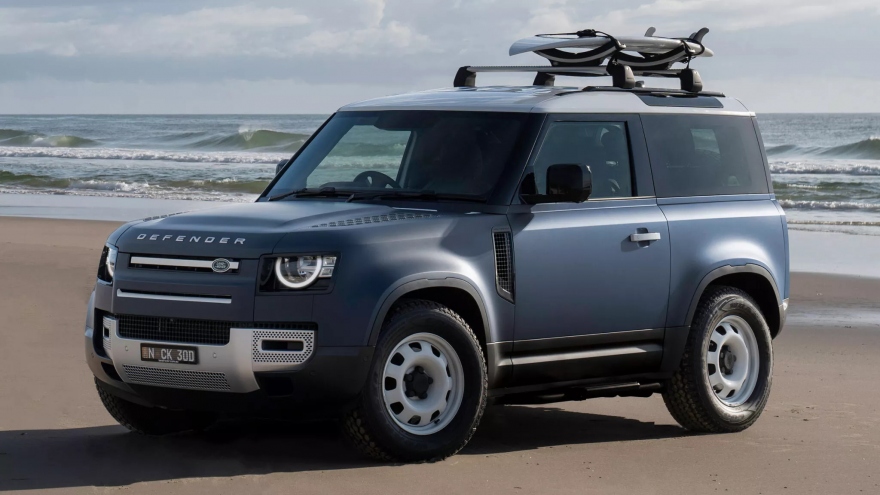 Chiêm ngưỡng Land Rover Defender Pacific Blue Edition giá hơn 2 tỷ đồng