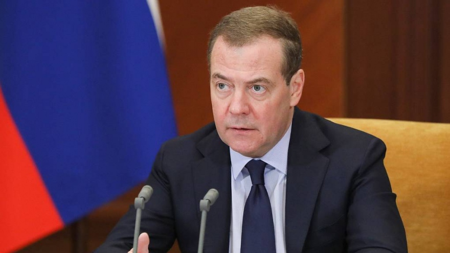 Ông Medvedev: Nga sẵn sàng tấn công căn cứ quân sự nước ngoài đặt tại Ukraine