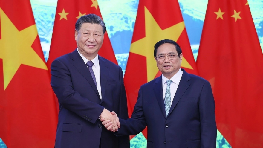 Vietnam gives top priority to developing relations with China