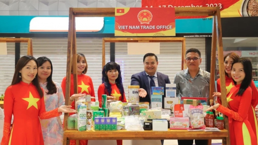 Vietnamese food, beverage products impress visitors at expo in Malaysia