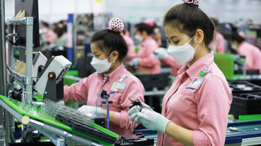 ADB hạ dự báo tăng trưởng của Việt Nam còn 5,2%