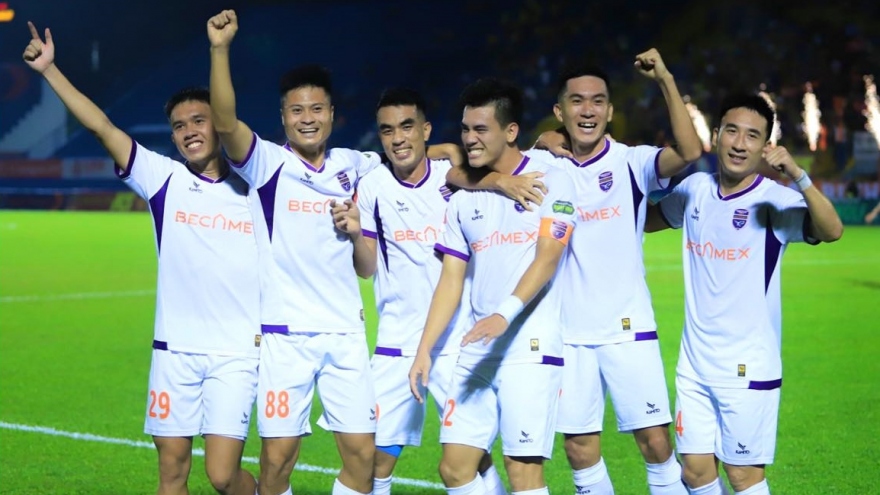 Bảng xếp hạng V-League mới nhất: Ngôi đầu đổi chủ, HAGL thoát đáy bảng