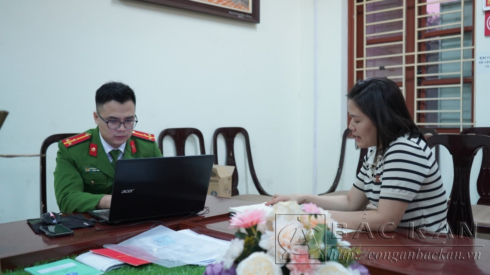 Chủ quán cắt tóc kiêm nghề cho vay nặng lãi