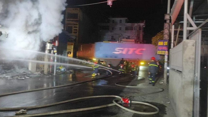 Cháy tại cửa hàng kinh doanh đồ nhựa trong đêm ở Hải Phòng