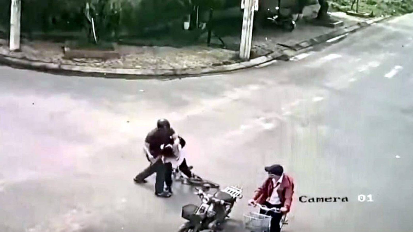 Khởi tố bị can, bắt tạm giam đối tượng cố ý gây thương tích cho học sinh lớp 9