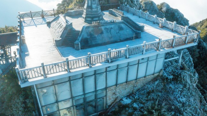 Hoar frost covers Fansipan peak as temperatures plunge to below zero