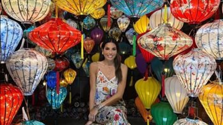 Italian TV presenter impressed by beautiful, captivating Vietnam
