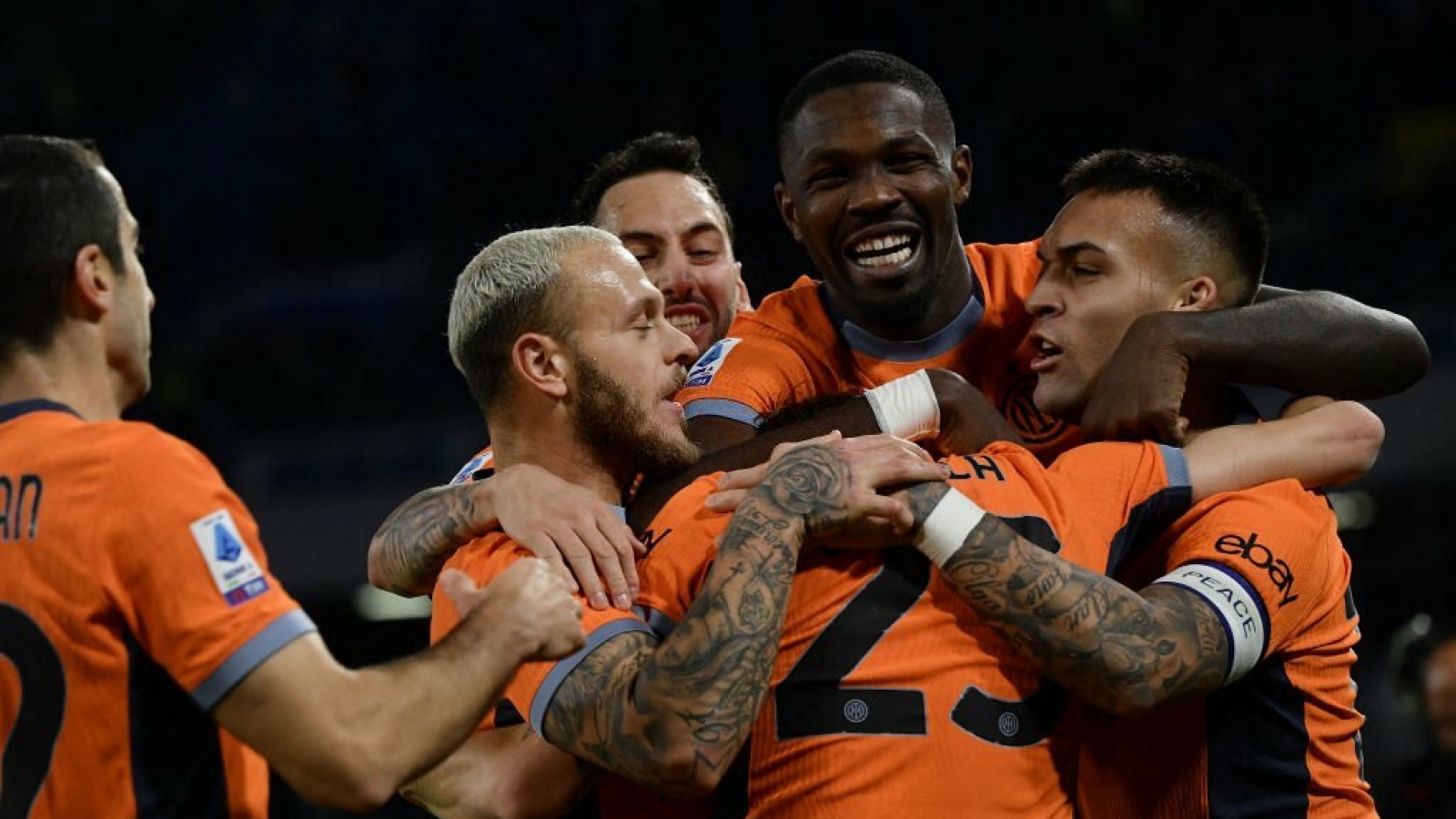 Kết quả bóng đá 4/12: Hạ ĐKVĐ Napoli, Inter Milan đòi lại ngôi đầu bảng Serie A