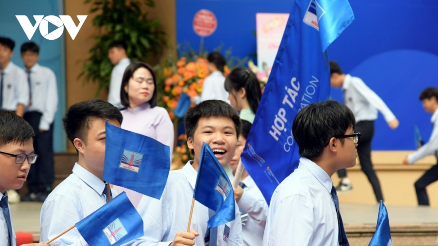 Hà Nội miễn học phí cho học sinh hộ cận nghèo