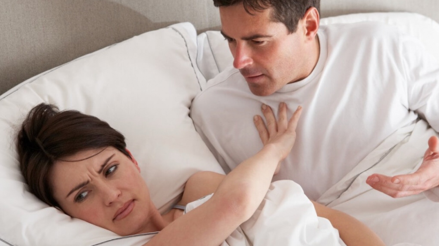 Chồng lo lắng vì vợ kêu đau khi quan hệ tình dục