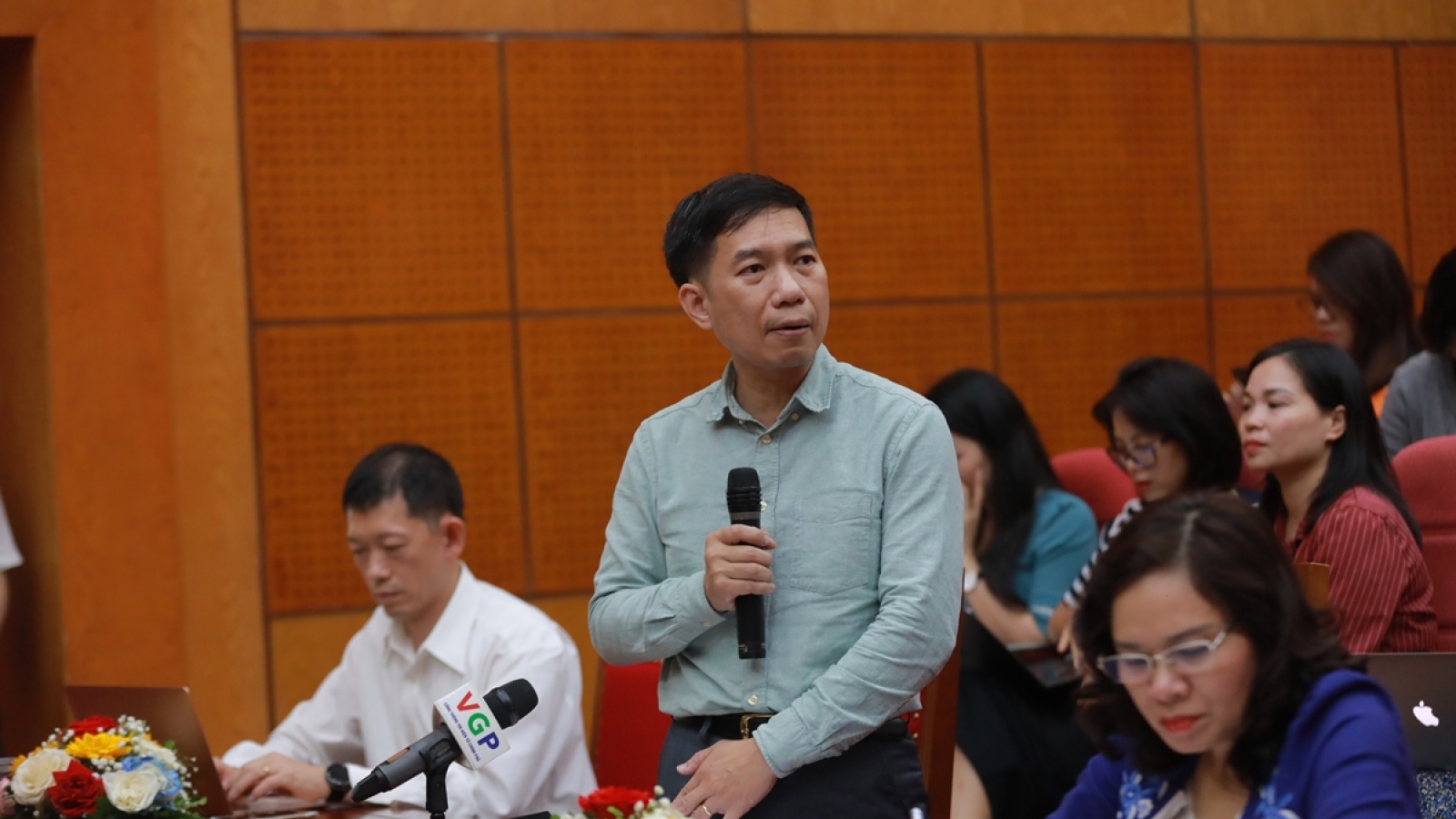 “Thị trường không thiếu thuốc, chỉ vướng mắc ở đấu thầu”