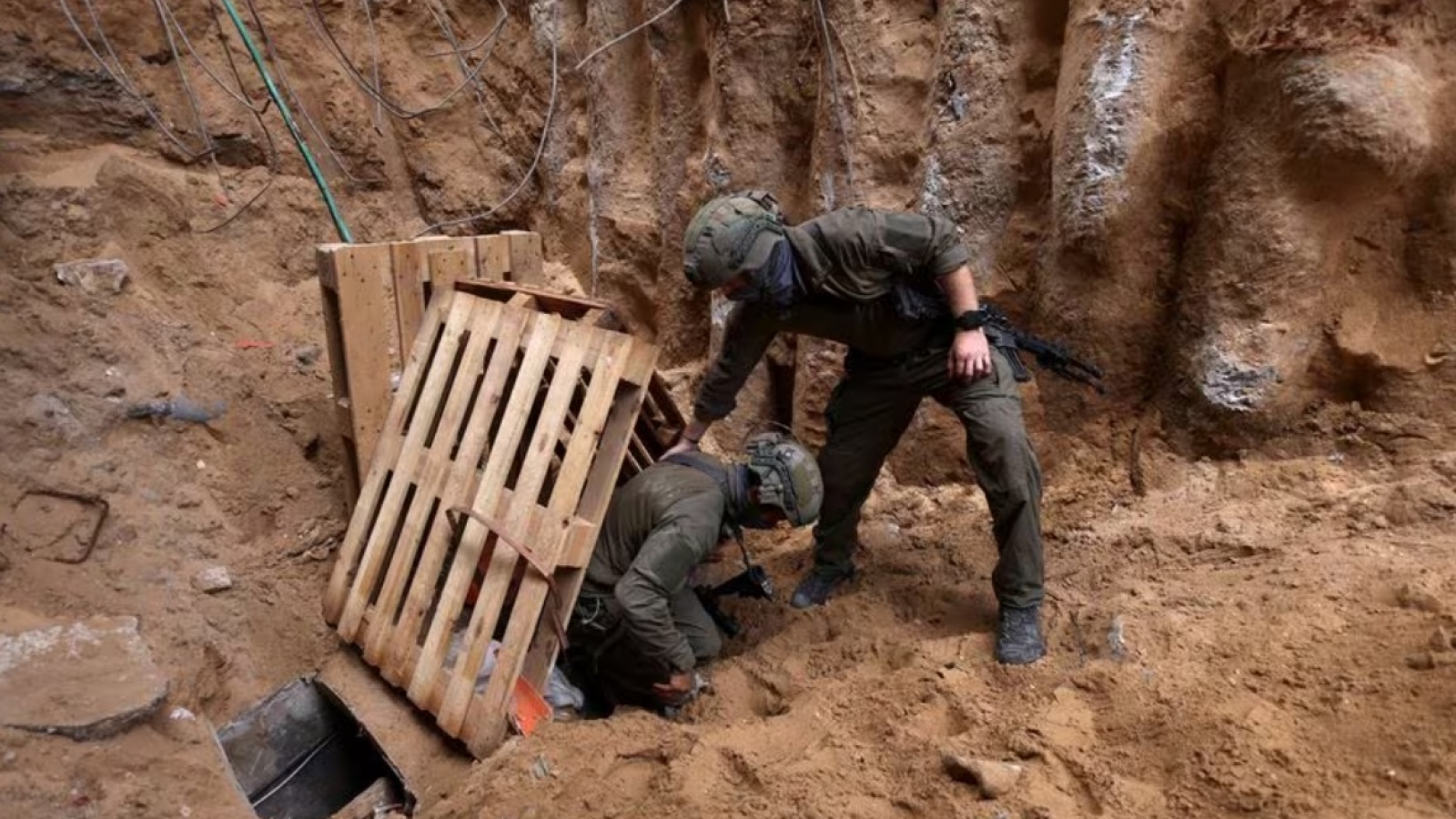 Israel bơm nước biển vào địa đạo của Hamas