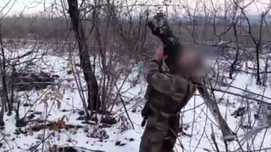 Cận cảnh lính dù Nga bắn hạ UAV trinh sát của Ukraine