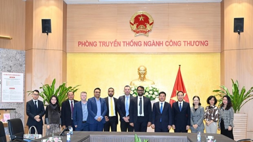 Minister hosts UAE firm seeking business opportunities in Vietnam