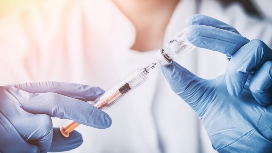 Người cao tuổi nên tiêm vaccine phòng bệnh