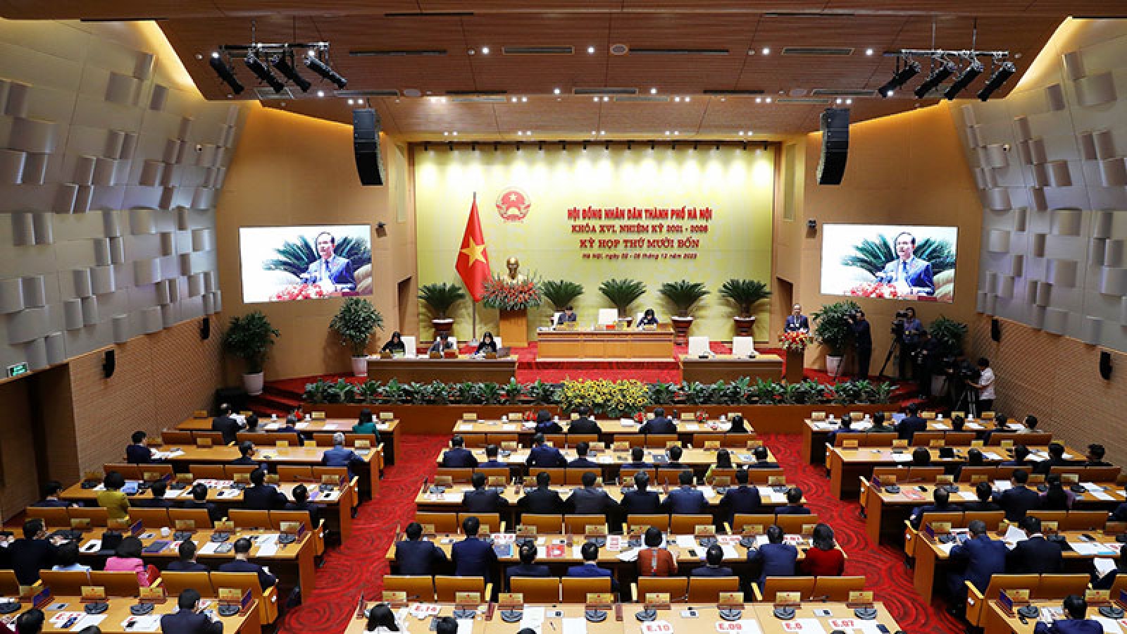 HĐND TP Hà Nội chất vấn lãnh đạo thành phố về các dự án môi trường, giao thông đô thị