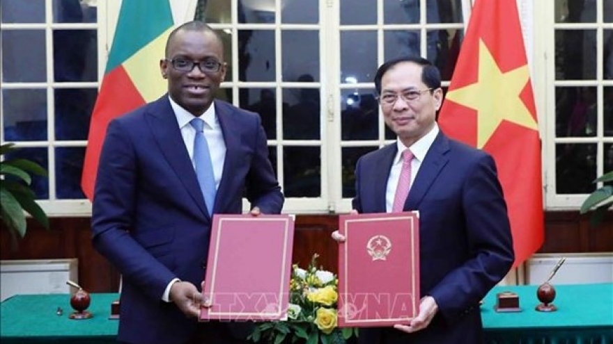 Foreign Ministers of Vietnam, Benin hold talks