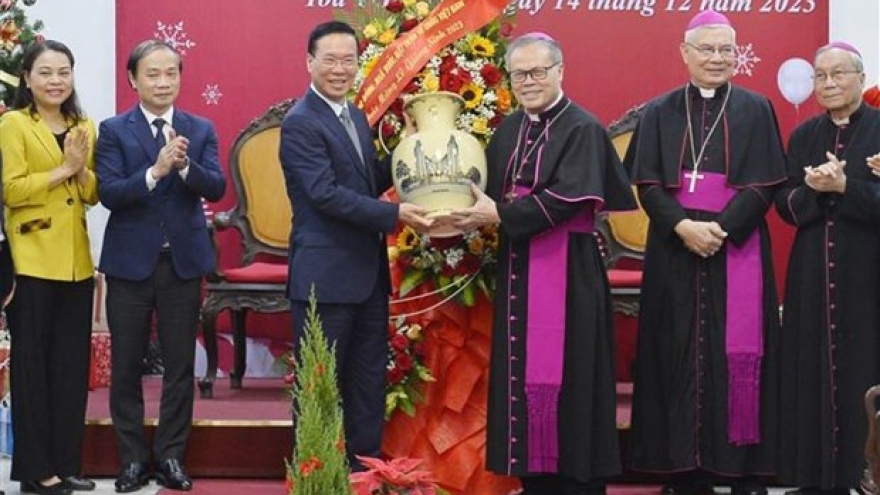 President pays pre-Christmas visit to Hue Archdiocese