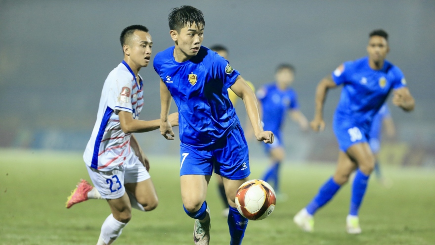 Trò cưng của HLV Troussier liên tục ghi bàn cho tân binh V-League