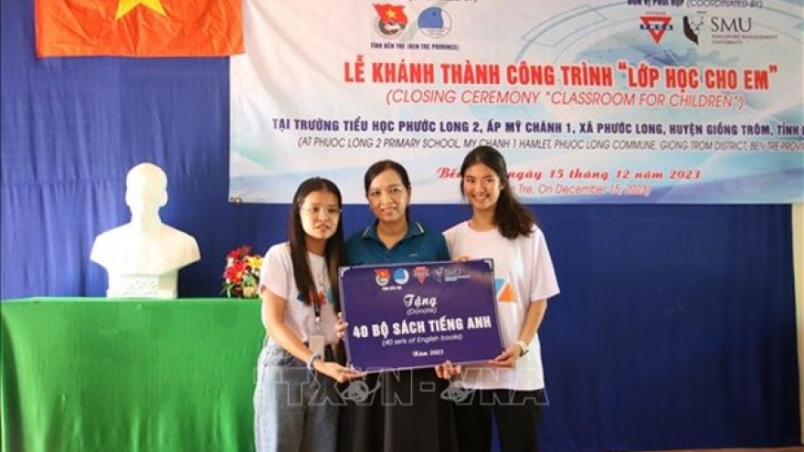 Vietnam-Singapore volunteer project gives Ben Tre primary school facelift