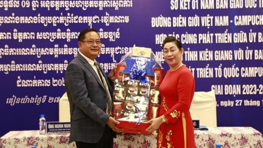 Vietnamese, Cambodian provinces review border development efforts