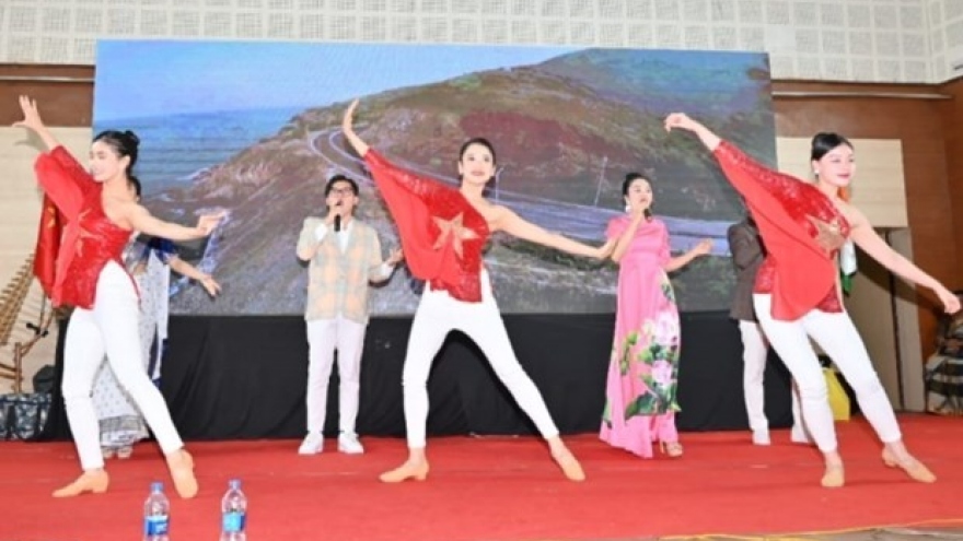 Festival held to forge Vietnam-India friendship
