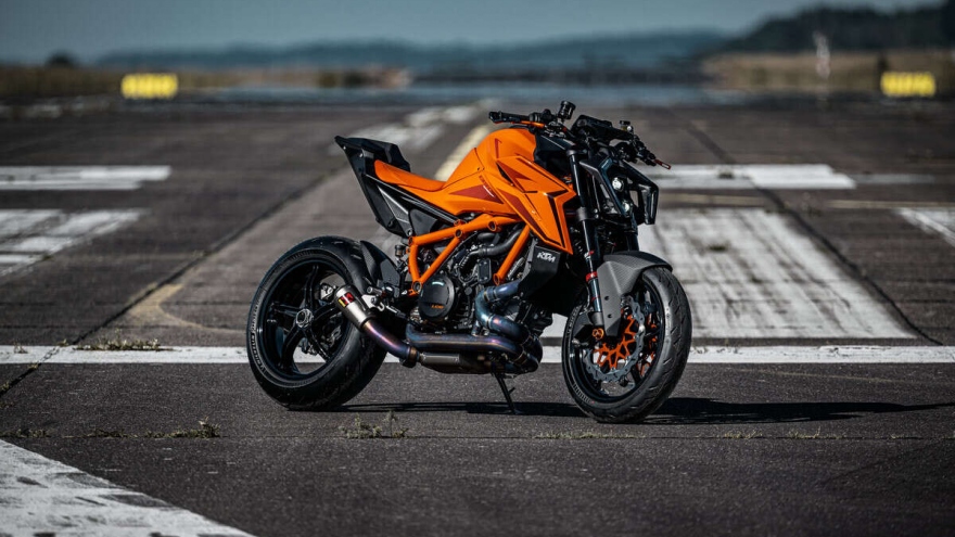 KTM 1390 Super Duke R 2024 "lột xác" trở thành mẫu mô tô mạnh mẽ nhất của hãng