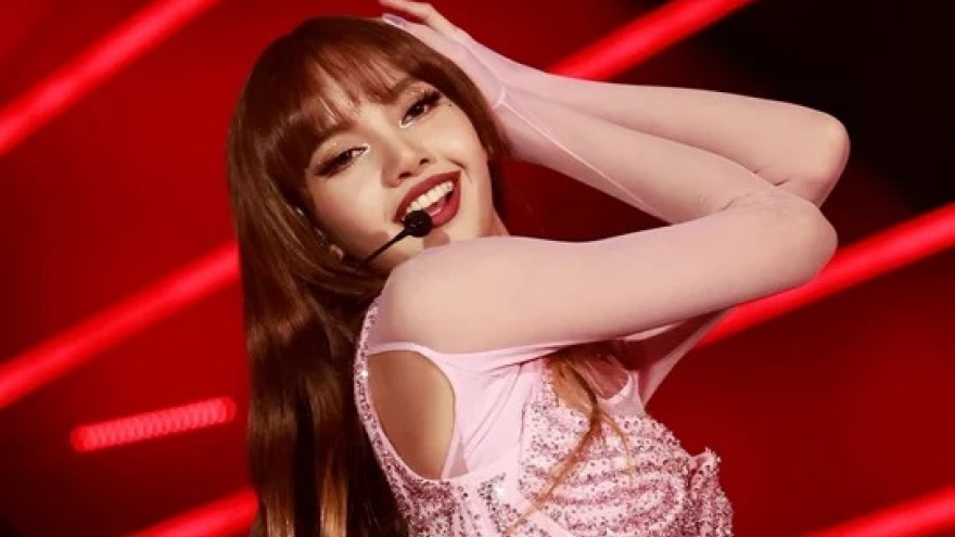 Biểu diễn ở quán rượu thoát y là quyết định của Lisa Blackpink