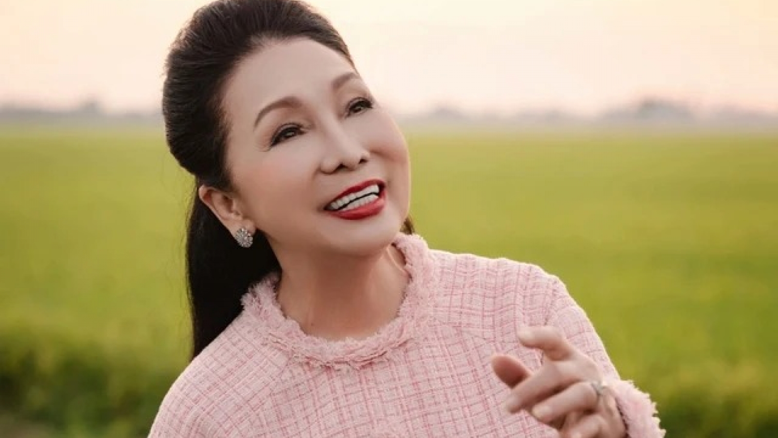 Chuyện showbiz: NSND Bạch Tuyết lọt top 50 phụ nữ châu Á có tầm ảnh hưởng
