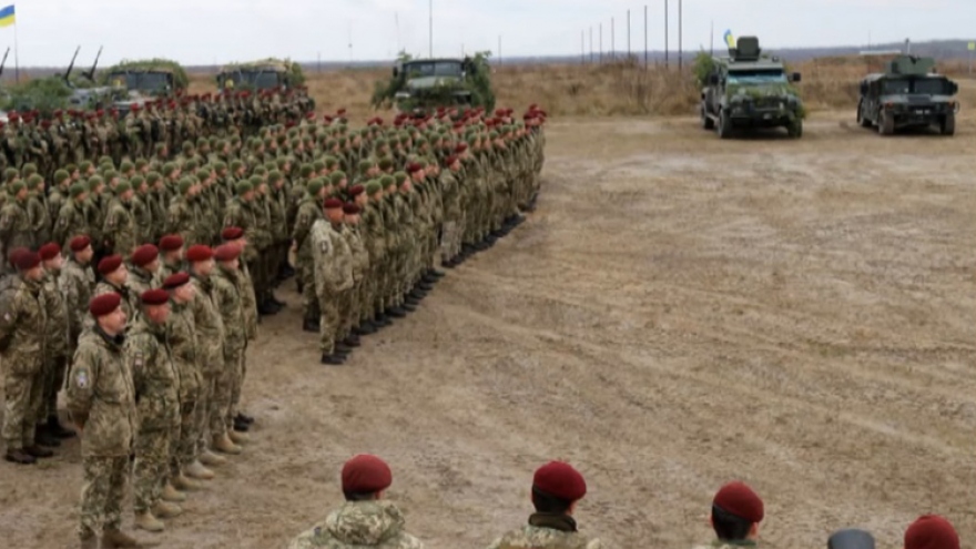 Ukraine tập trận bắn đạn thật gần biên giới Belarus