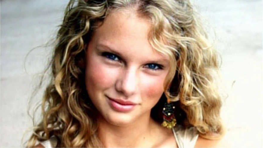 Bạn cũ tiết lộ những góc khuất của Taylor Swift khi còn đi học