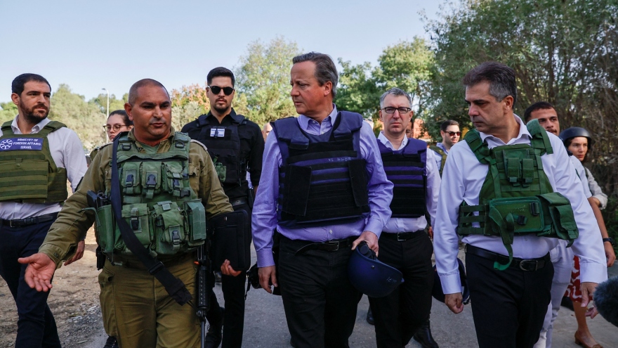 Ngoại trưởng Anh thăm Israel, thúc đẩy viện trợ và nỗ lực kết thúc xung đột Gaza
