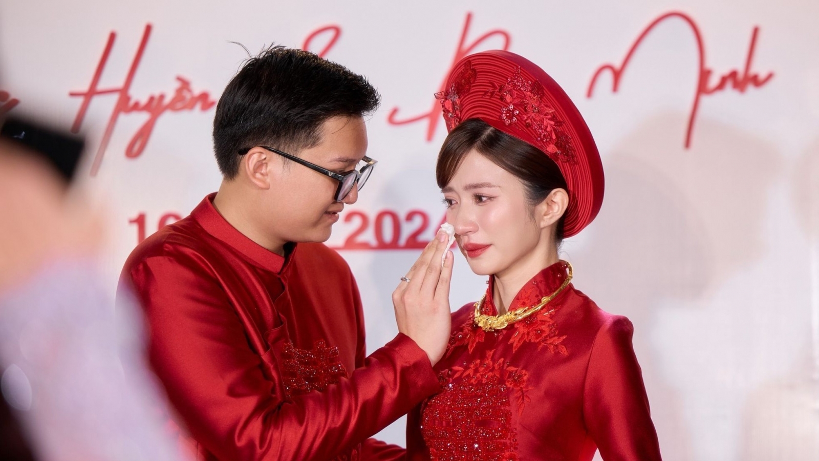 Ngọc Huyền "Thương ngày nắng về" xúc động trong lễ ăn hỏi cháu trai NSƯT Chí Trung