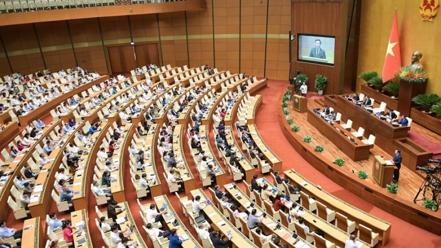 Lawmakers hold extraordinary session in Hanoi