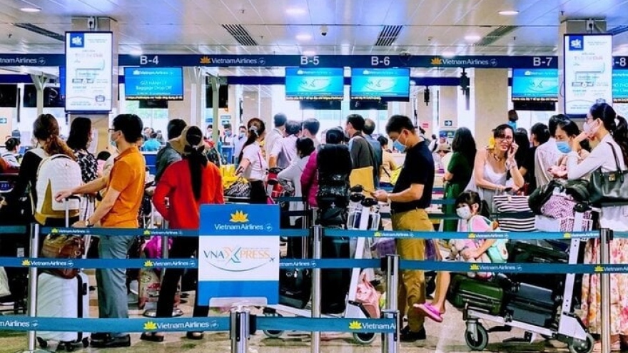 Flight tickets for Tet remain scarce ahead of festive season