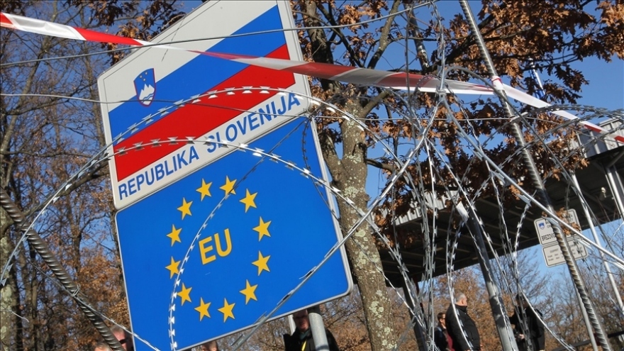 Slovenia thiết lập các cơ sở tạm thời cho người di cư ở biên giới Croatia