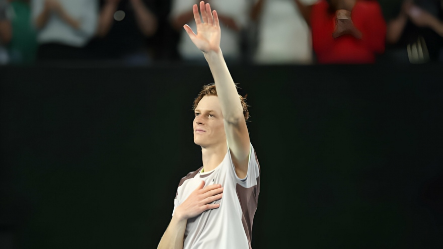 Ngược dòng trước Daniil Medvedev, Jannik Sinner vô địch Australian Open 2024