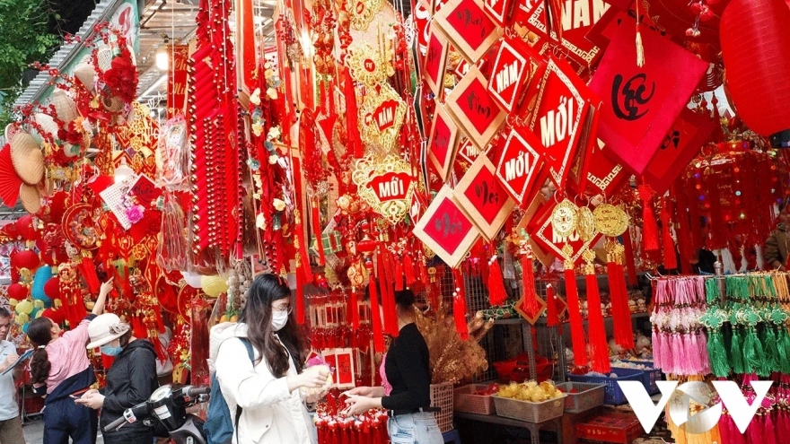 Festive Tet atmosphere prevails on every corner of capital