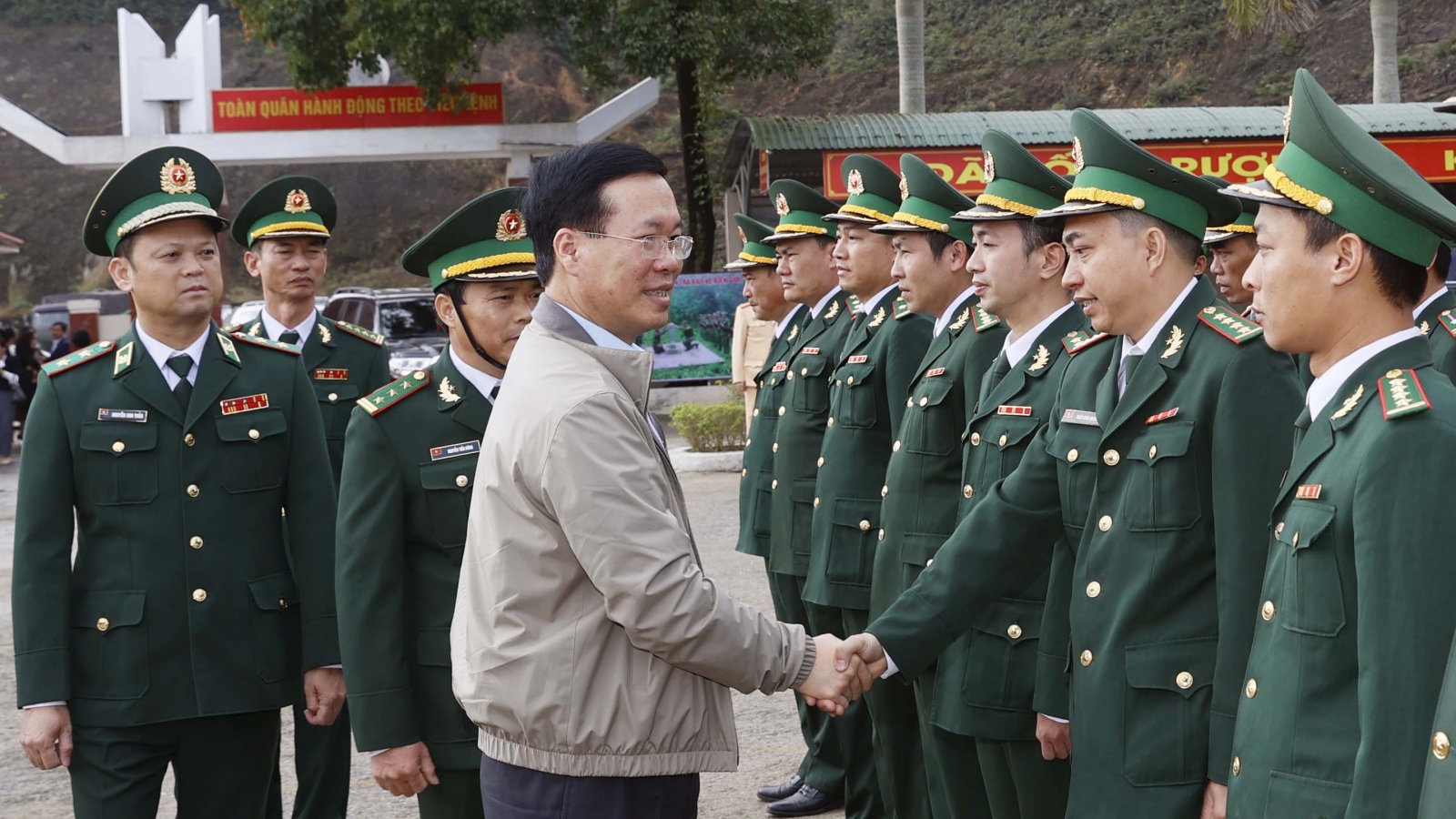 Chủ tịch nước Võ Văn Thưởng chúc Tết nhân dân và bộ đội Biên phòng tại Nghệ An