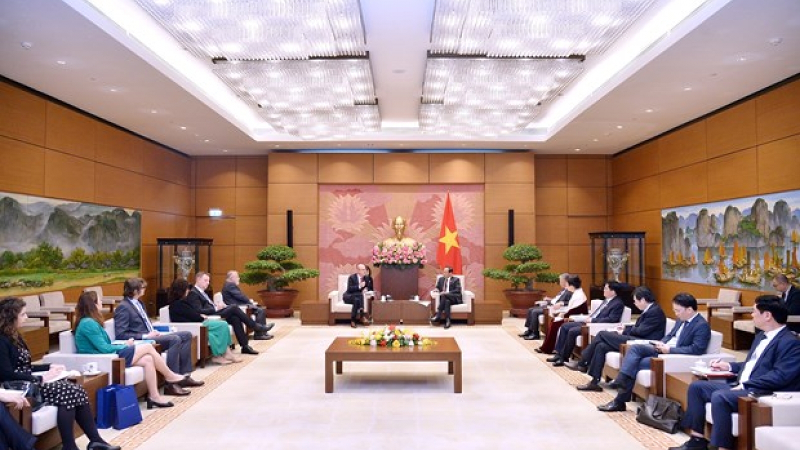 NA Vice Chairman: Vietnam values traditional friendship with Czech Republic