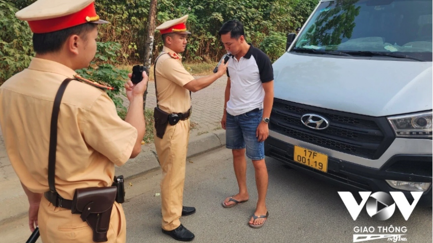 Xuyên đêm, xuyên Tết đảm bảo ATGT, chống ùn tắc và kiên quyết xử lý “ma men”