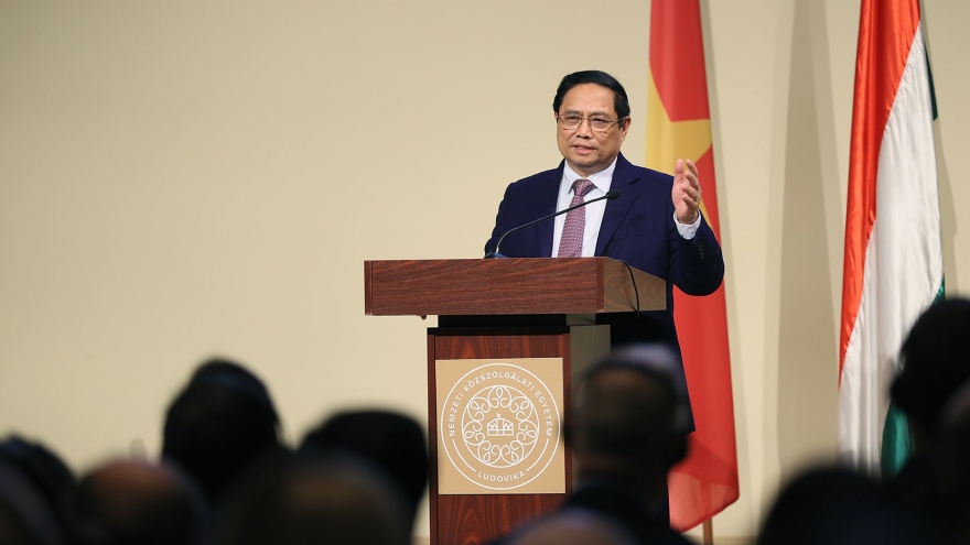 Thủ tướng Phạm Minh Chính phát biểu tại Đại học Hành chính công Quốc gia Hungary
