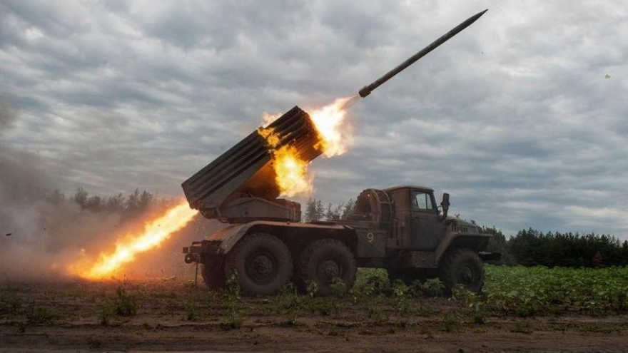 Pháo phản lực Grad của Nga dồn dập nã tên lửa phá hủy mục tiêu Ukraine
